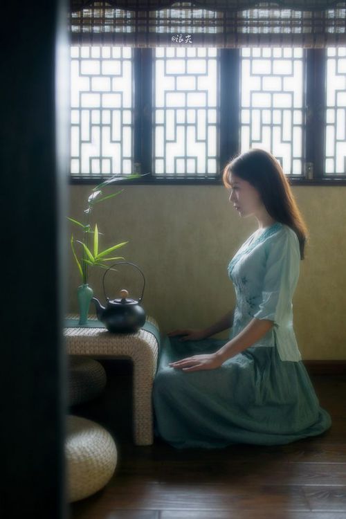 _城市夜跑的魅力:点亮城市的运动激情_,夜景跑道