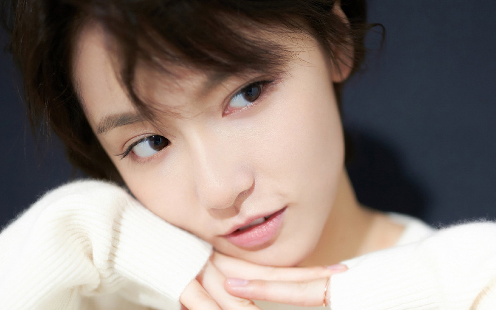 FB体育网站-“英超争冠战日趋激烈，榜首球队压力山大”，英超争冠形势